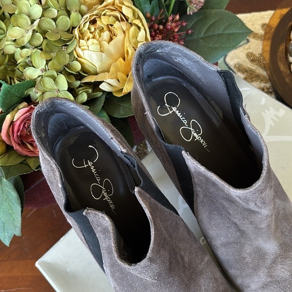 Brand New Jessica Simpson Genuine Suede Gray & Black Slip On Heeled Booties Boot - Picture 7 of 15